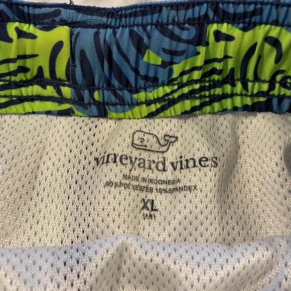 NWOT - Vineyard Vines Youth swim trunks